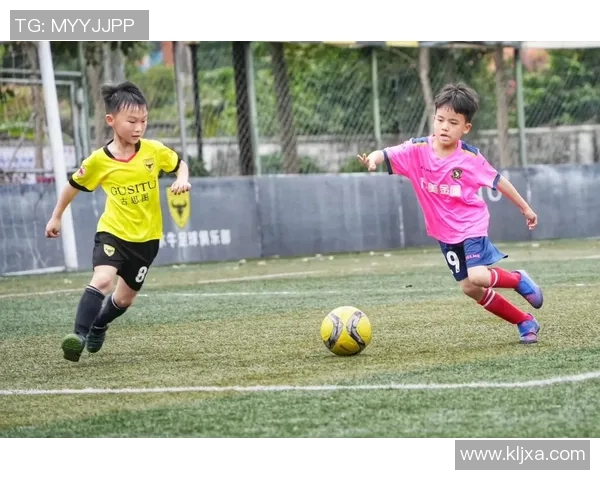 杨强独家解析足球技战术与心得体会助你提升球场表现